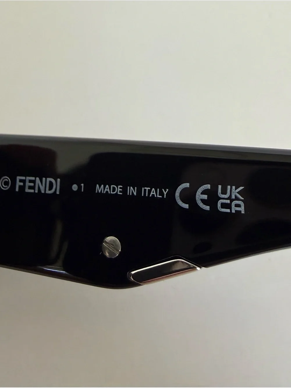 NEW!!! Fendi cat eye black sunglasses FE40135F 01A Authentic